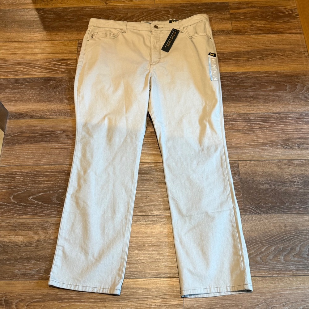 Lee Instantly Slims Straight Leg Relaxed
Fit Pants Palisade Light Grey 18 Short
